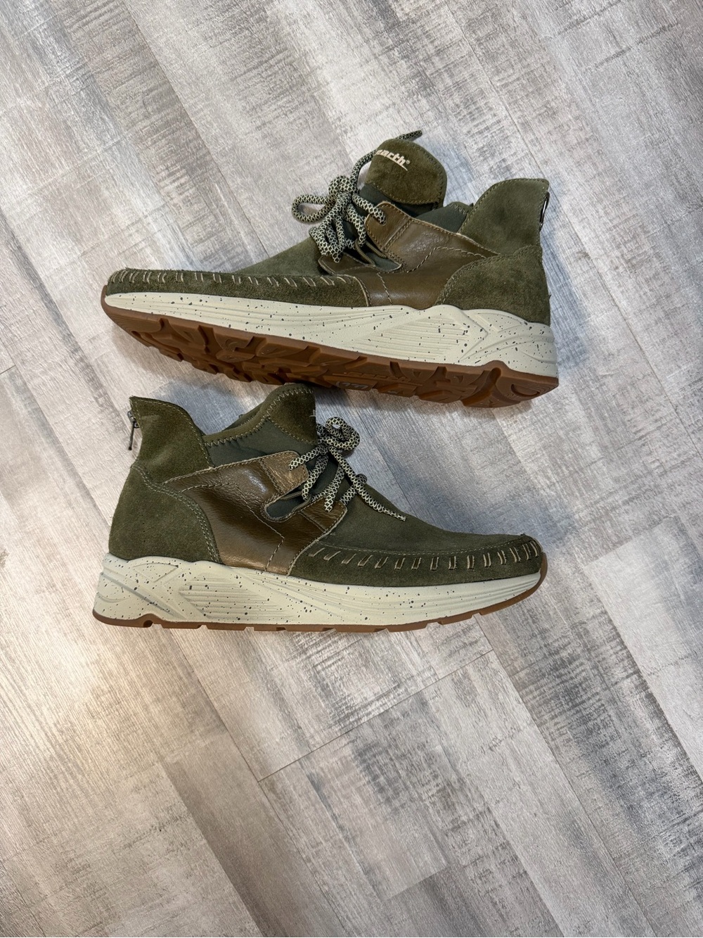 Earth Lehane Men’s 10 B Narrow Olive Green Suede Leather Ankle Sneakers
